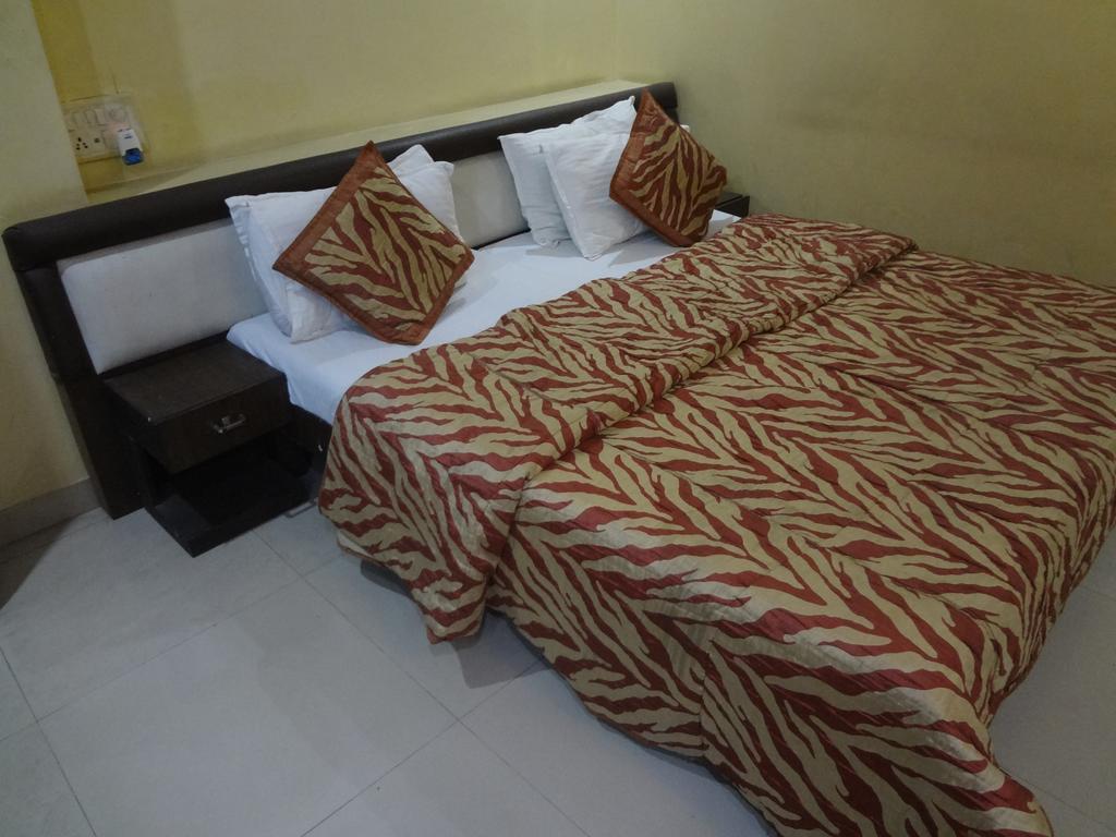 Super Delux- Gallary